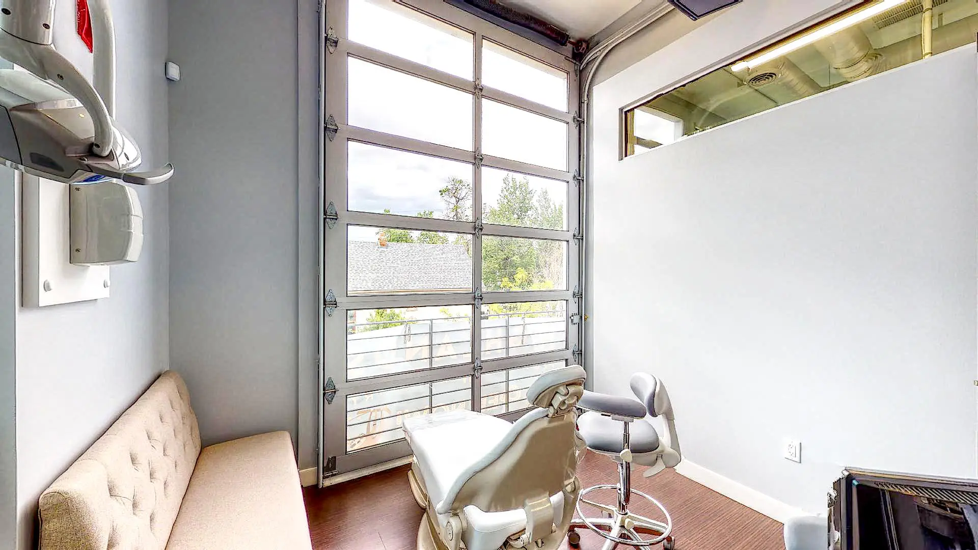 Dental treatment room with glass garage door